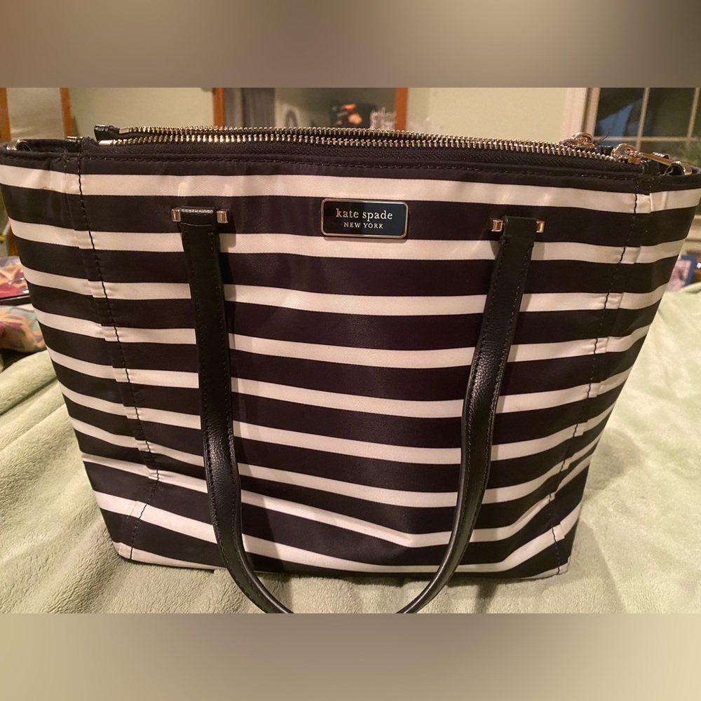 Brand new Kate Spade purse with strap
